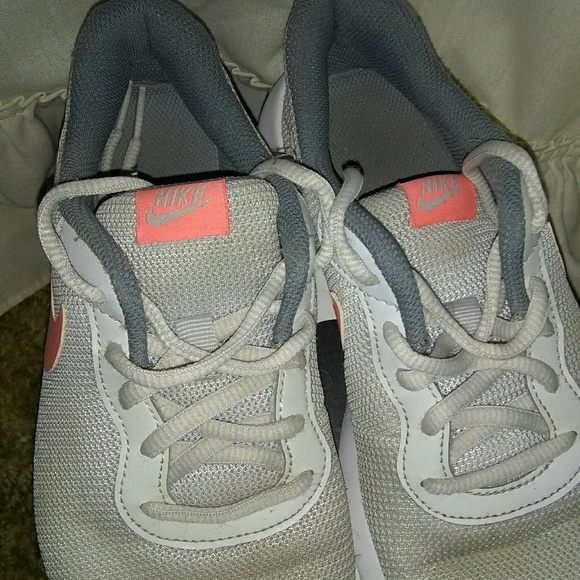 Nike girls youth shoes - Picture 3 of 5